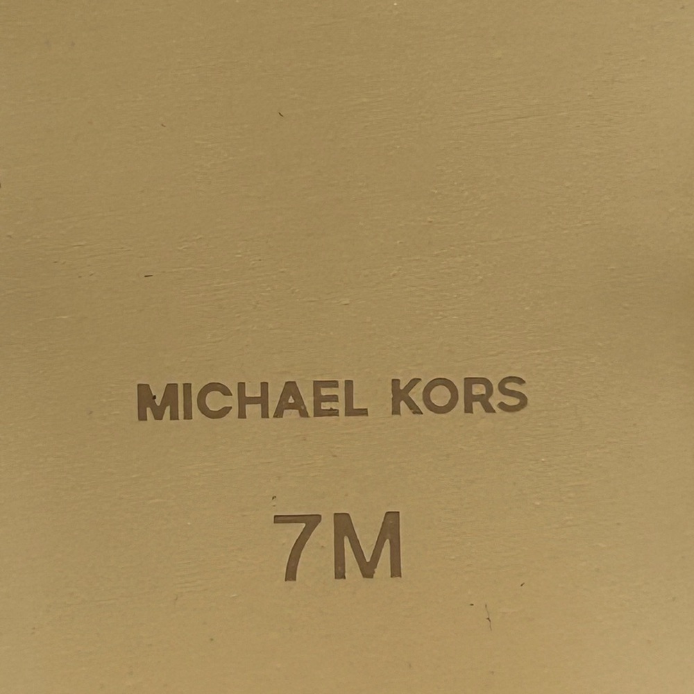 Michael Kors Dawn Suede Heeled Ankle Booties Light Sand Size 7M New With Box - Picture 13 of 13